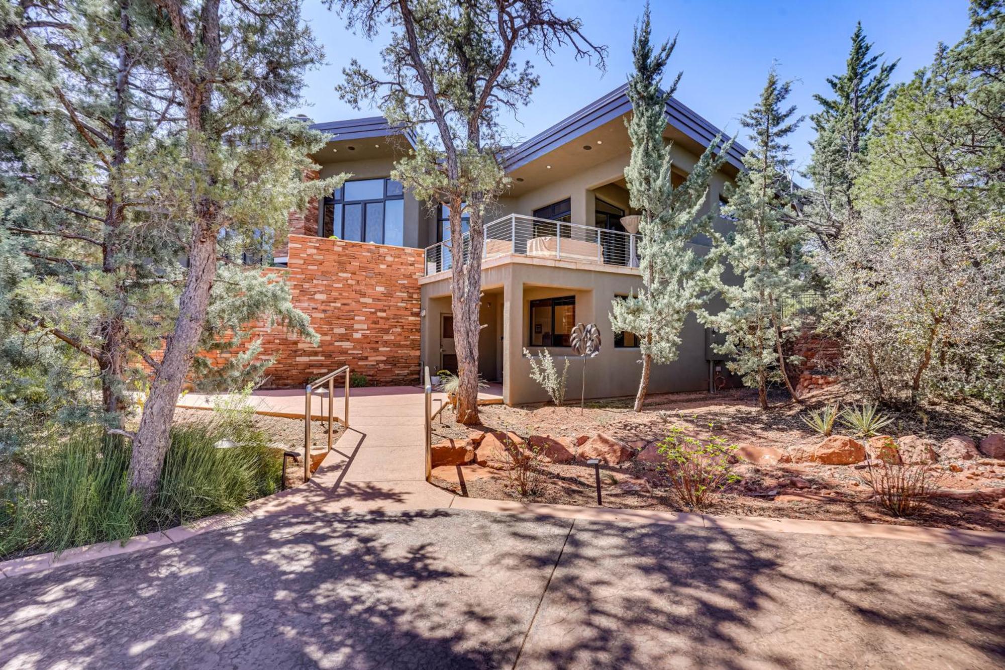 Sedona Couples Retreat With Patio Walk To Trails!アパートメント エクステリア 写真