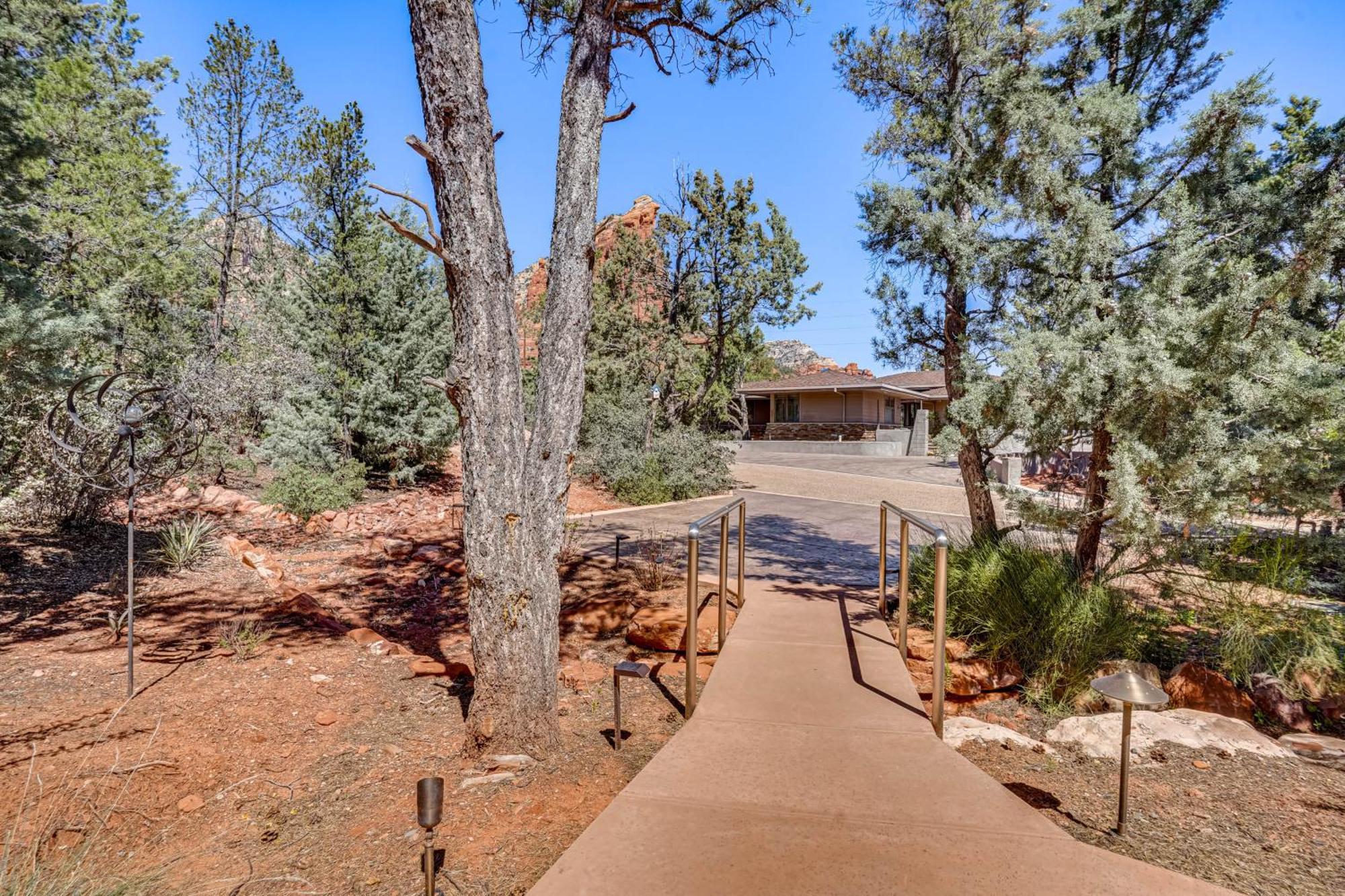 Sedona Couples Retreat With Patio Walk To Trails!アパートメント エクステリア 写真